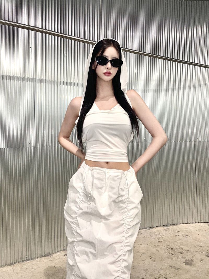 Seow（ソウ）の「932. Eve hood blackless top (2color)（Tops）」