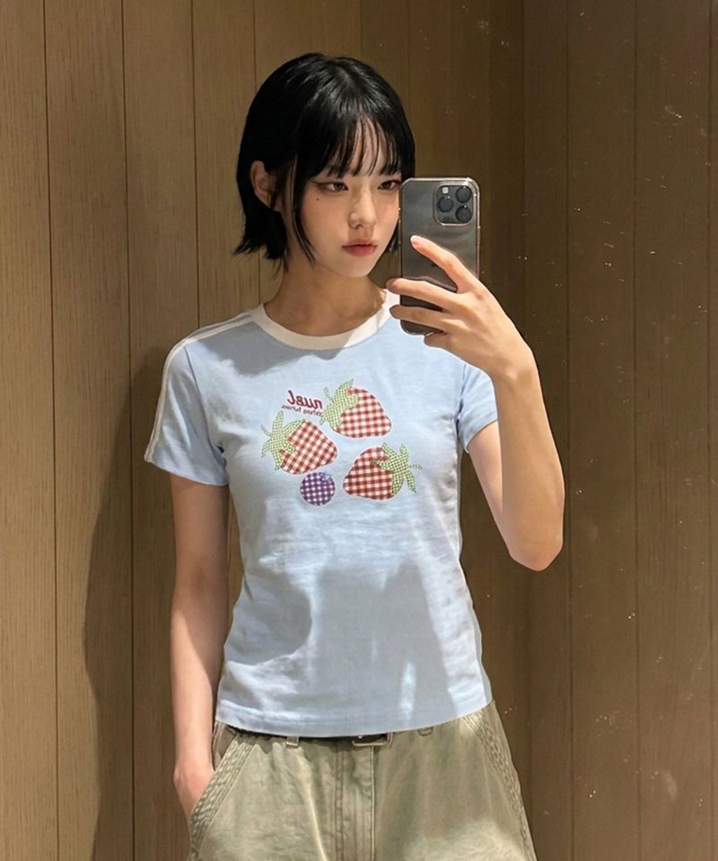 NOTUSUAL（ノットユージュアル）の「チェックストロベリーセミクロップTシャツ - 6COLOR（トップス）」