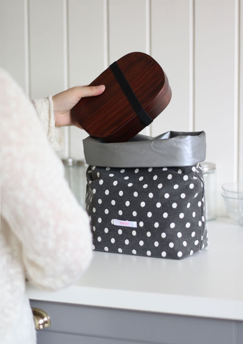 cozy lunch bag - black dot
