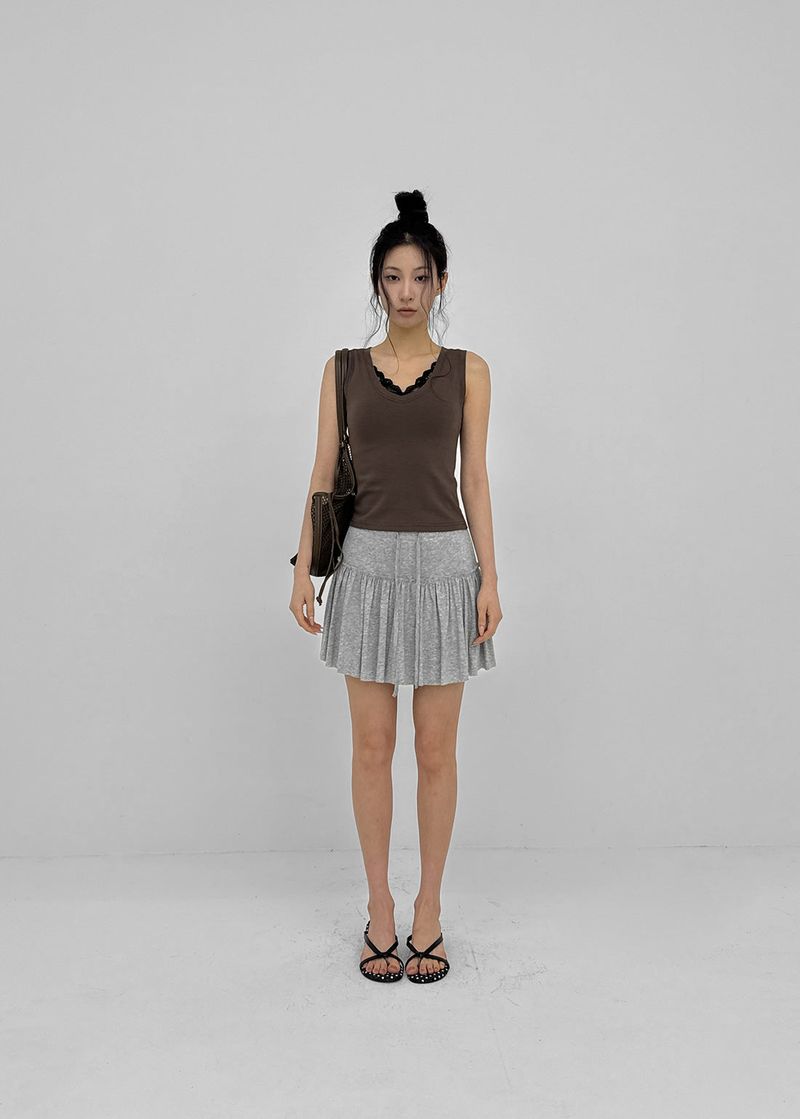 [MADE] Quroti V-Neck Sleeveless Top