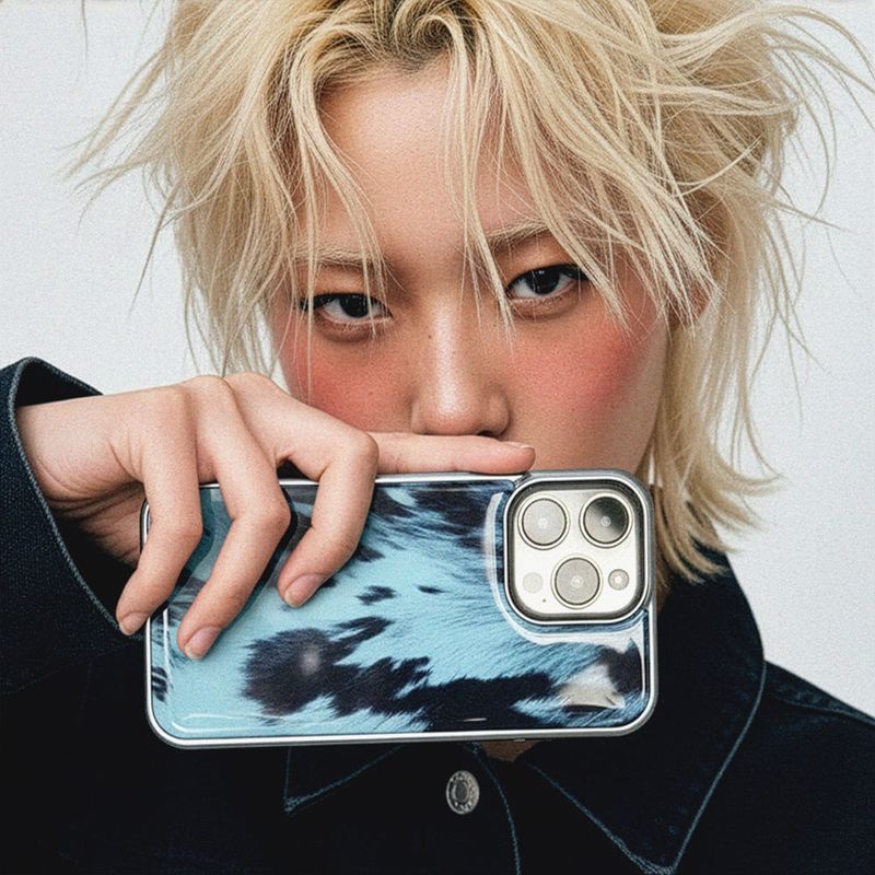 MEMORIESBOUNDARY（メモリーズバウンダリー）の「クラシック カウハイド フォンケース スカイブルー (SV_Epoxy)（スマホグッズ/小物）」