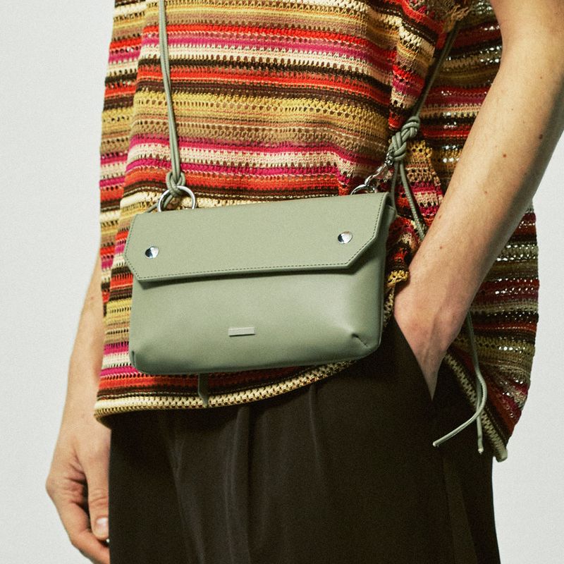 piping leather strap flap bag & utility key ring basil