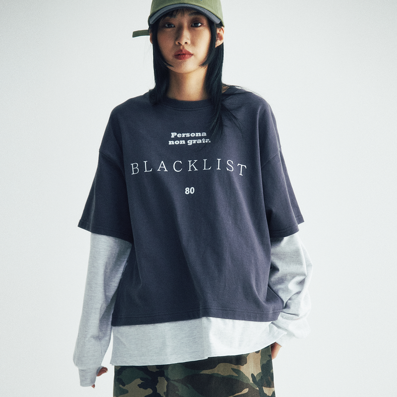 KOOKEESEE(クキシ)の「Blacklist lettering Layered tee (Charcoal/Grey)(Tops)」