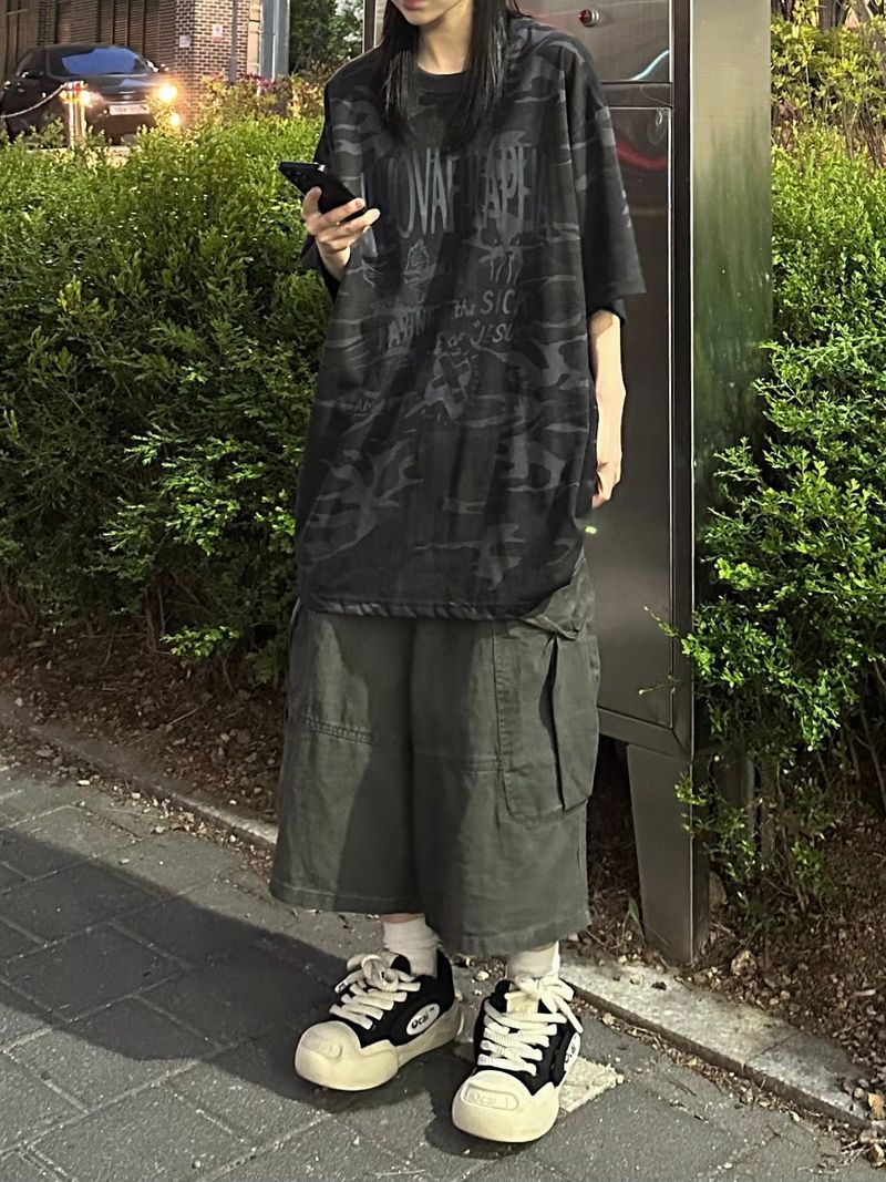 camo graphic t-shirt
