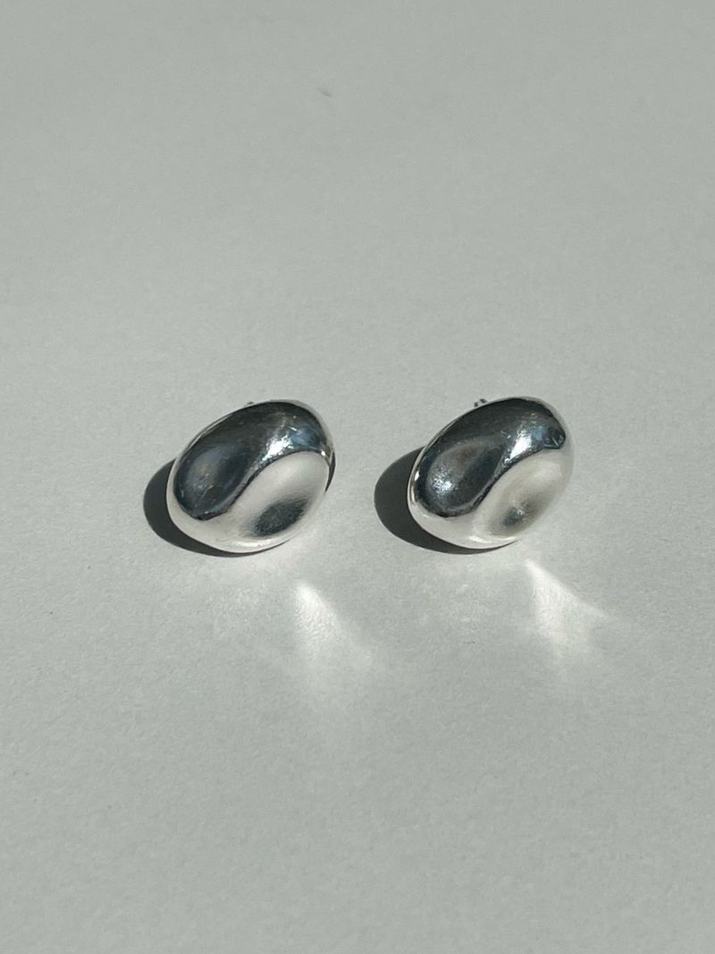 EGG STONE EARRING