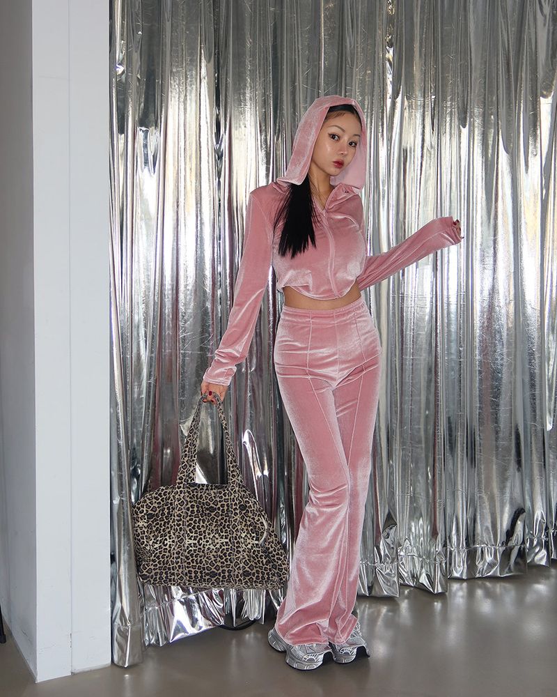 Delight-J（ディライトジェイ）の「Velvet Slim Two-Piece Sweat Suit Set（Tops）」