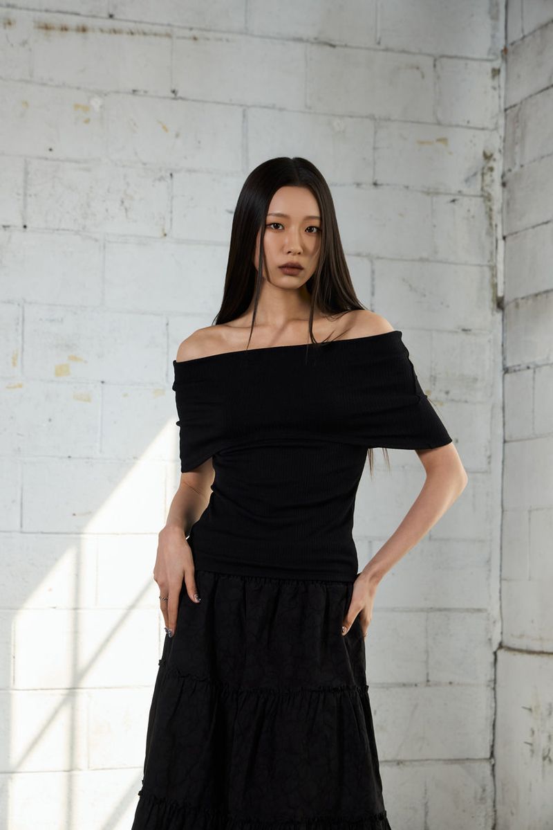 Drape Off-Shoulder T-Shirt - Black
