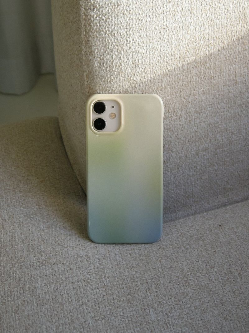 Fuzzy (glossy hard case)