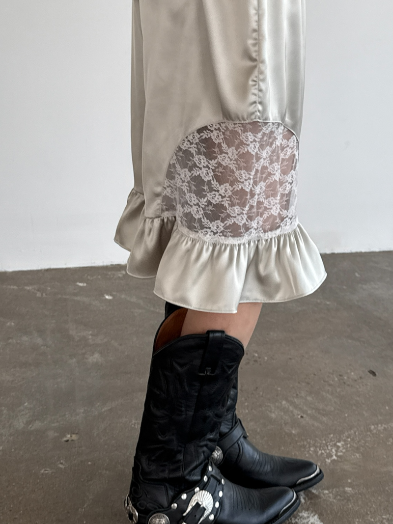 silky frill bermuda pants