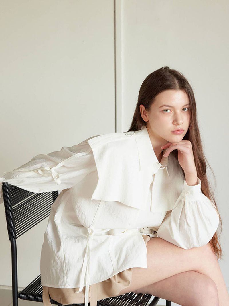 MOIFAIRE(モイフェア)の「TRENCH RIBBON SHIRT / WHITE(Tops)」