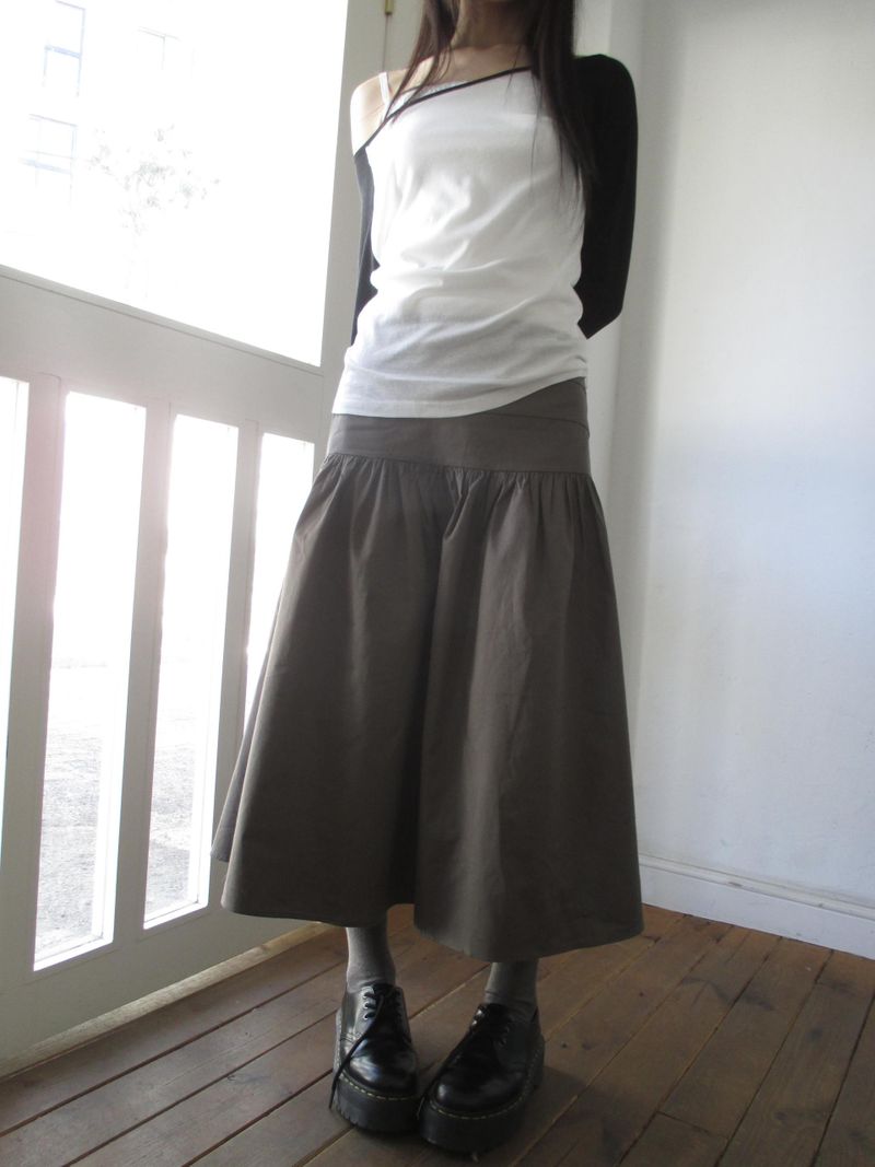 ナグラン ワンオフショルダーTシャツ