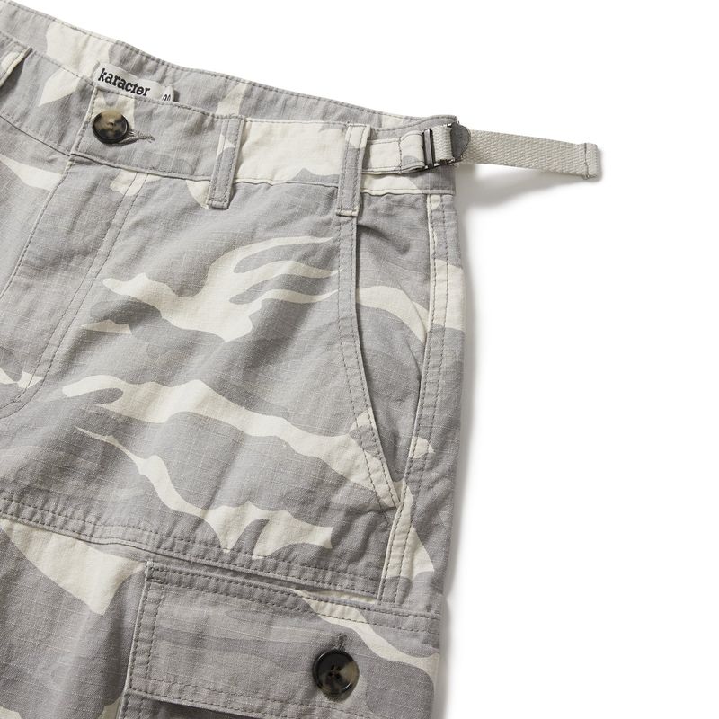 Wanderer cargo bermuda pants / Stone camo