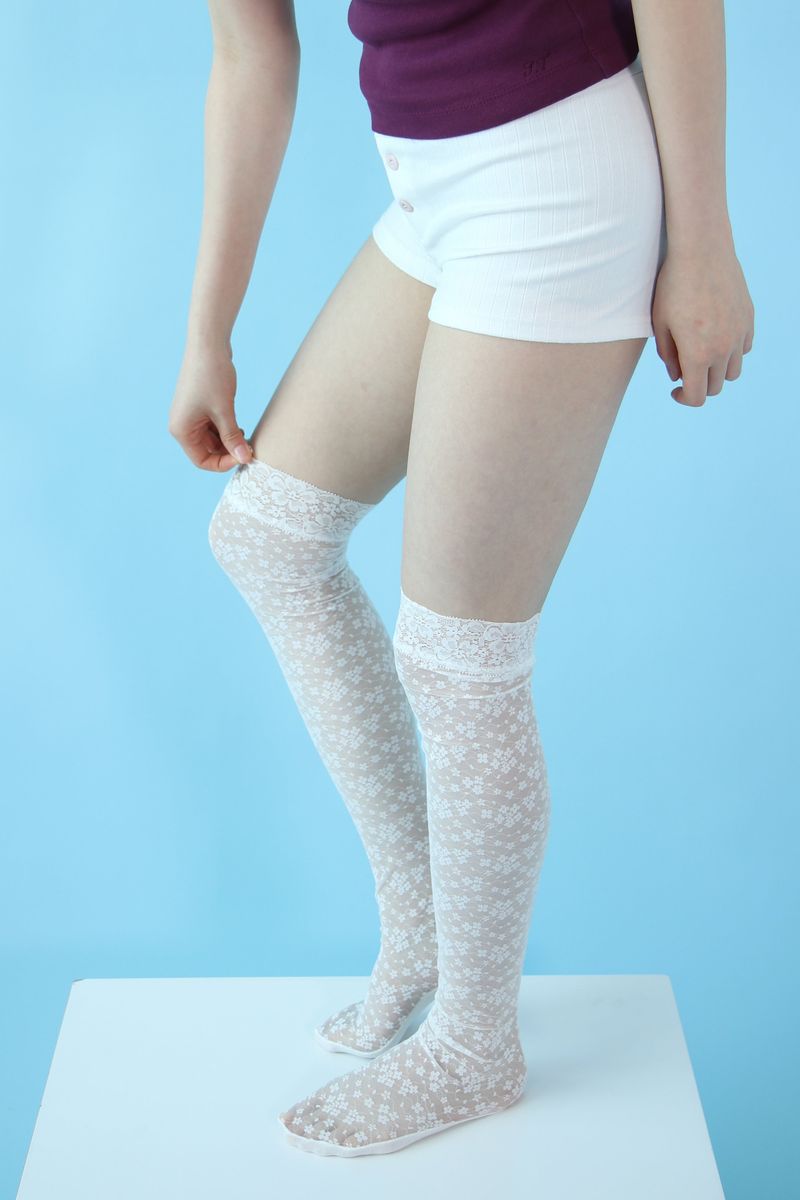 lace mini flower over knee socks (white)
