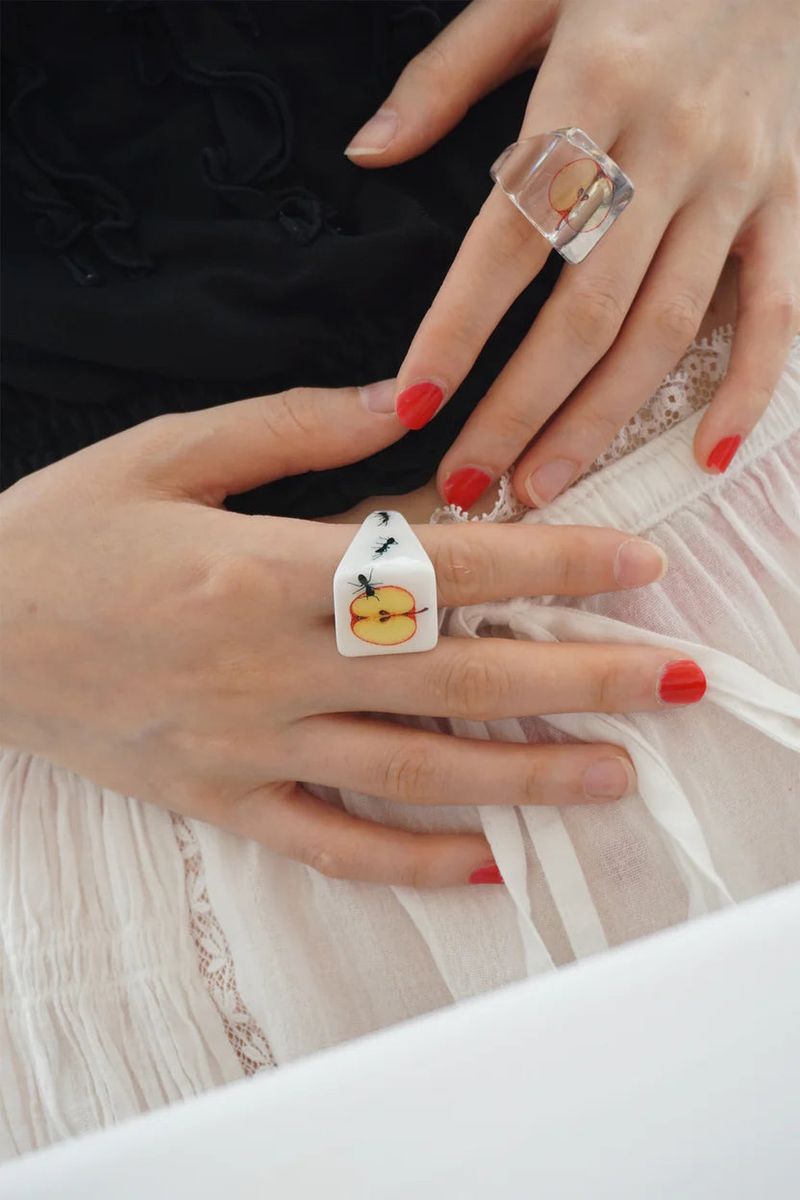 HUGGINGOATの「APPLE HUNT RING (Transparent)(Accessories)」