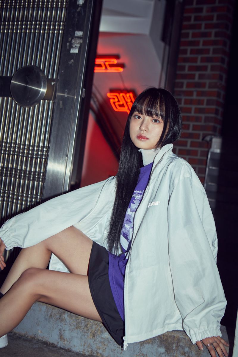 Reflective backpleat windbreaker_white