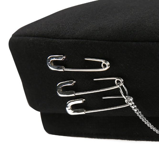 0 4 safety pin chain beret - BLACK