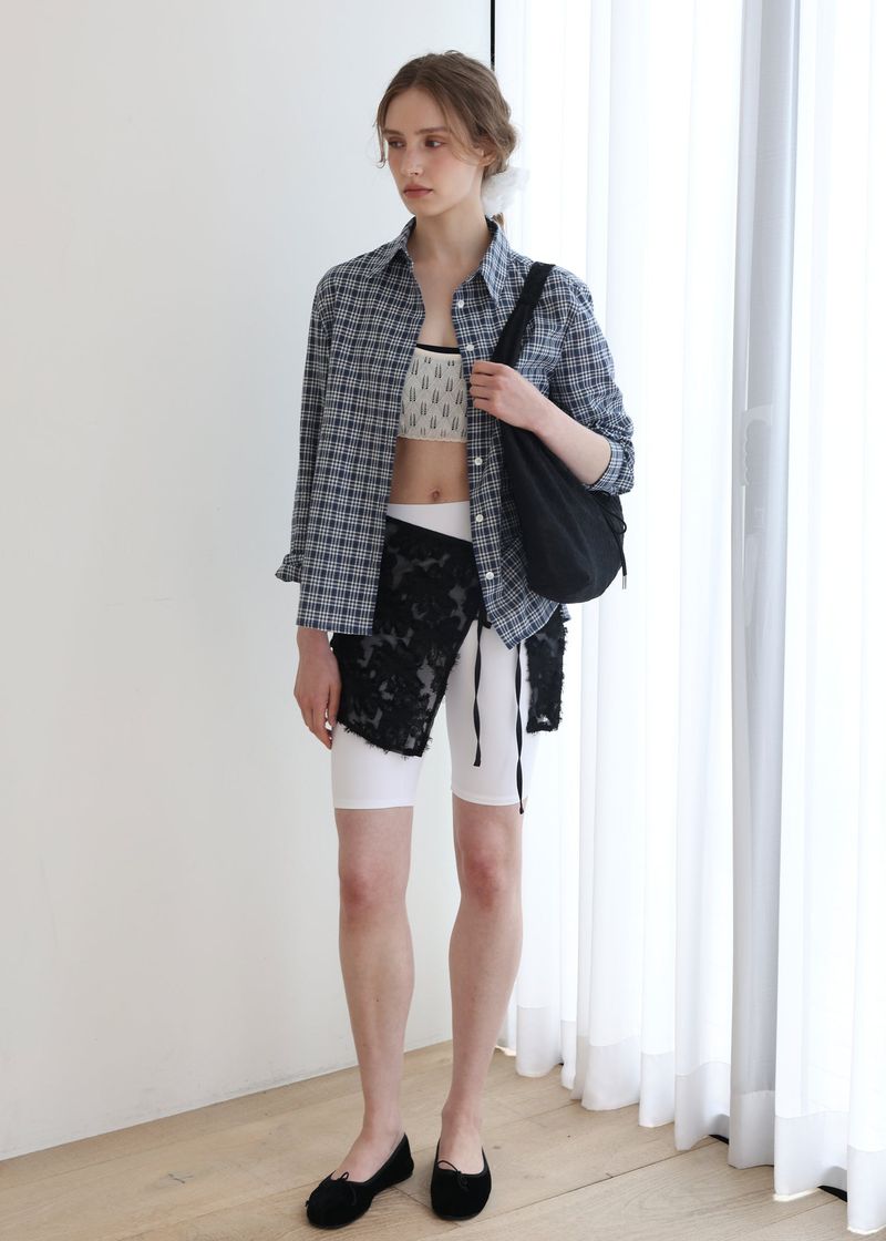 VOOR(ボル)の「Lace Flower Wrap Skirt_Black(Skirts)」