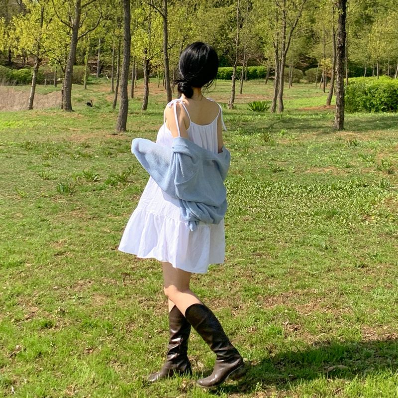 [Adjusting the strap] cancan sleeveless dress