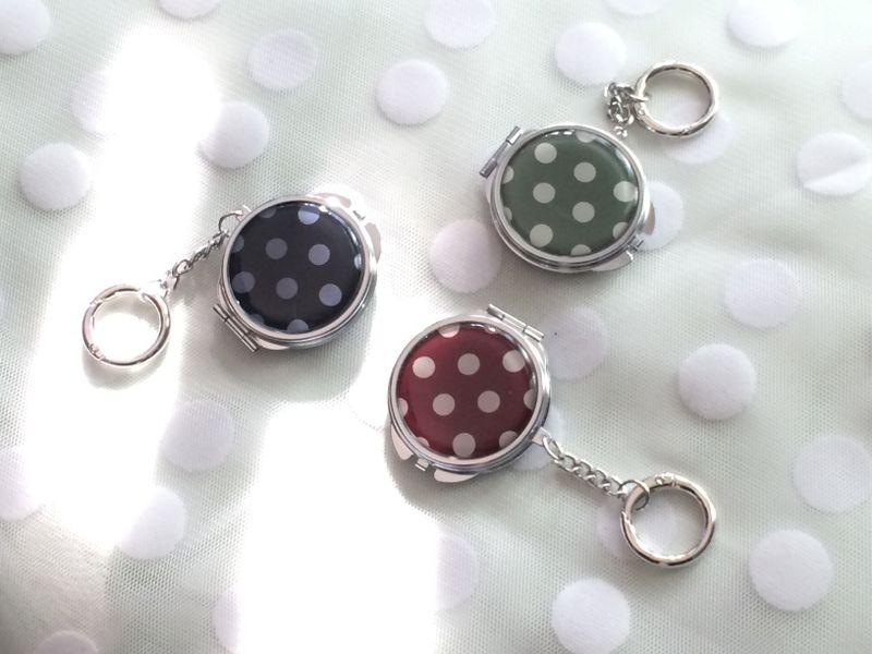 Dot compact mirror keyring