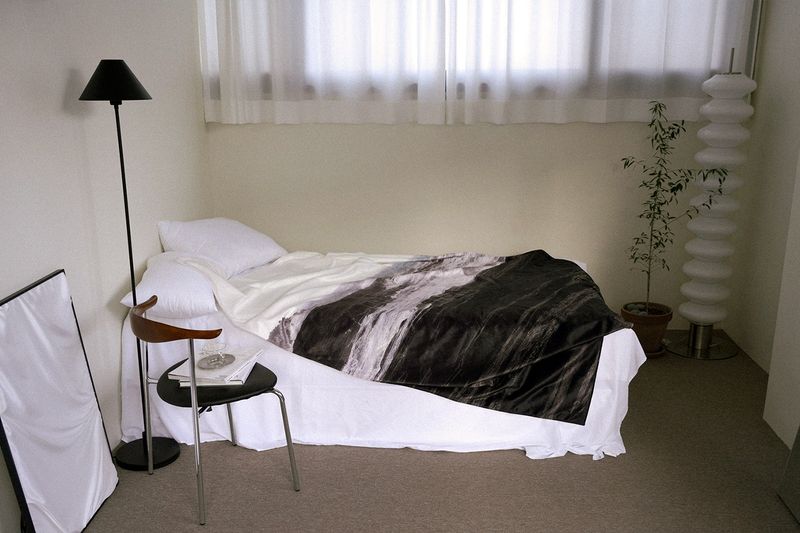 LNL cliff blanket