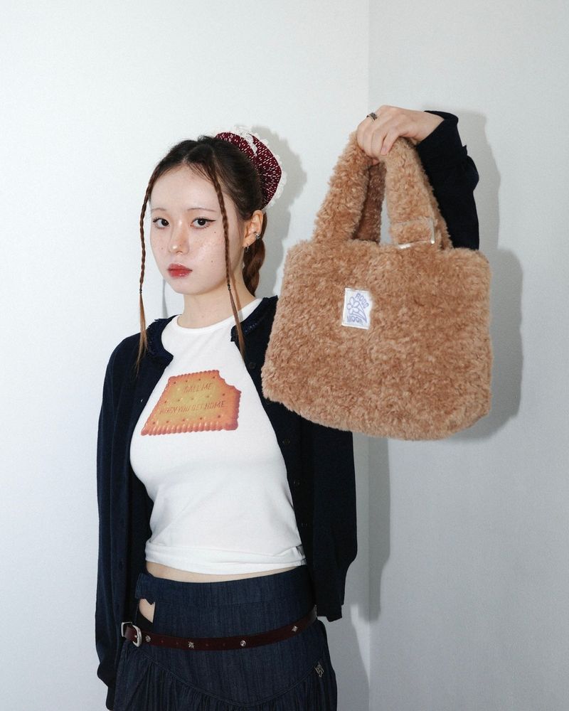 ROSSMOOR（ロスムーア）の「Teddy mini fur bag _ camel（Bags）」