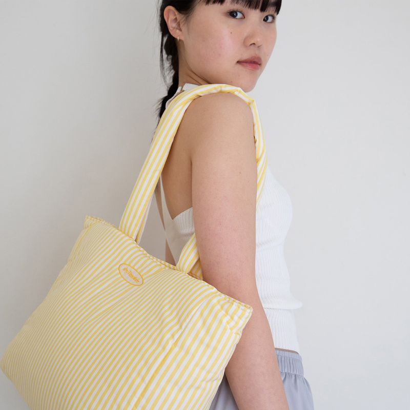 shytimothee（シャイティモシー）の「large stripe padded bag - yellow（Bags）」