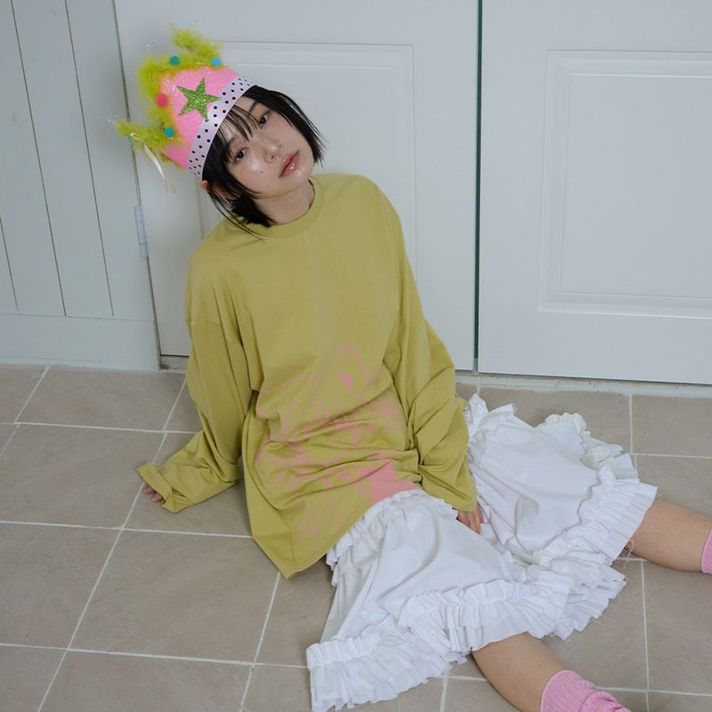 ITZAVIBE（イッザバイブ）の「CAT GIRL & FLOWER LONG SLEEVE - LIGHT GREEN（Tops）」
