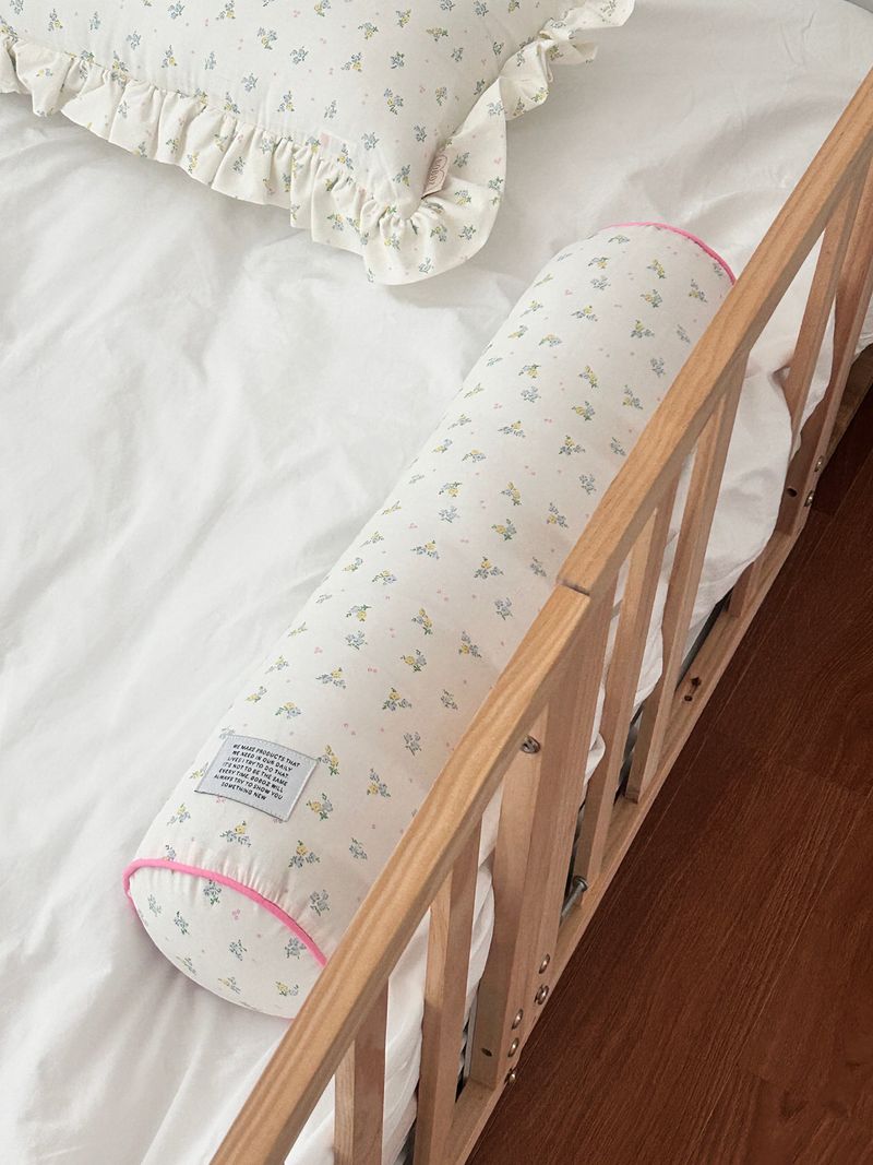 boboz（ボボズ）の「lysianthus body pillow（インテリア）」