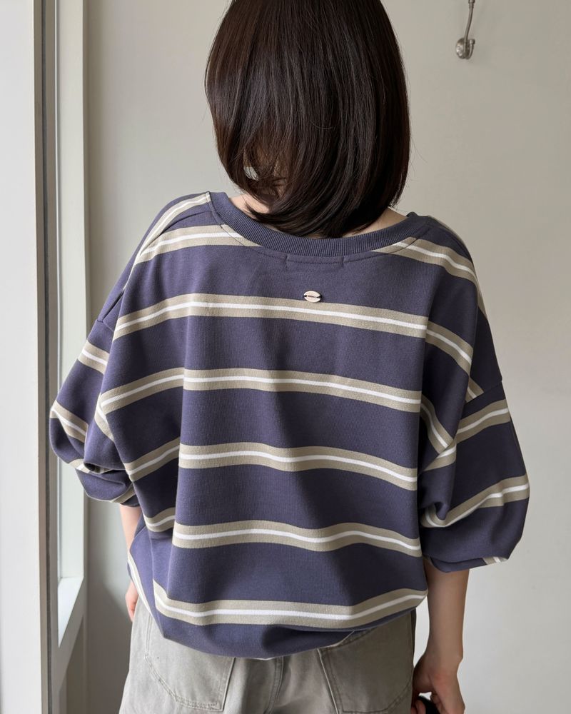 [ORIGINAL] Soy Stripe V-Neck Oversized Sweatshirt