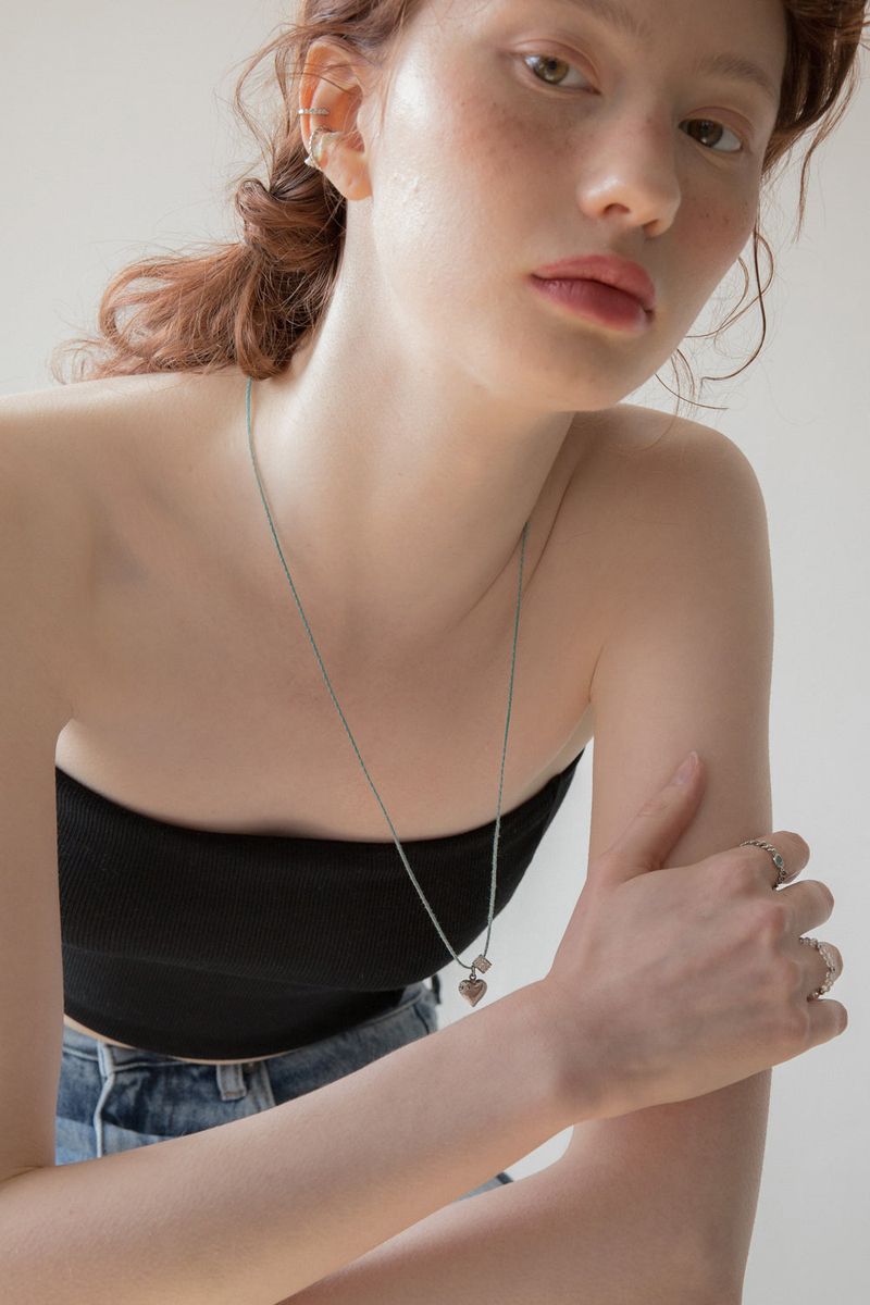 Heart point melange string necklace