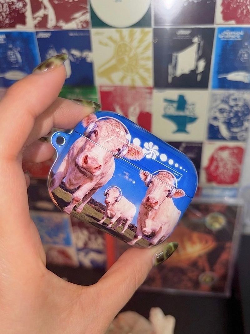 Furry Friends airpods case_Cow
