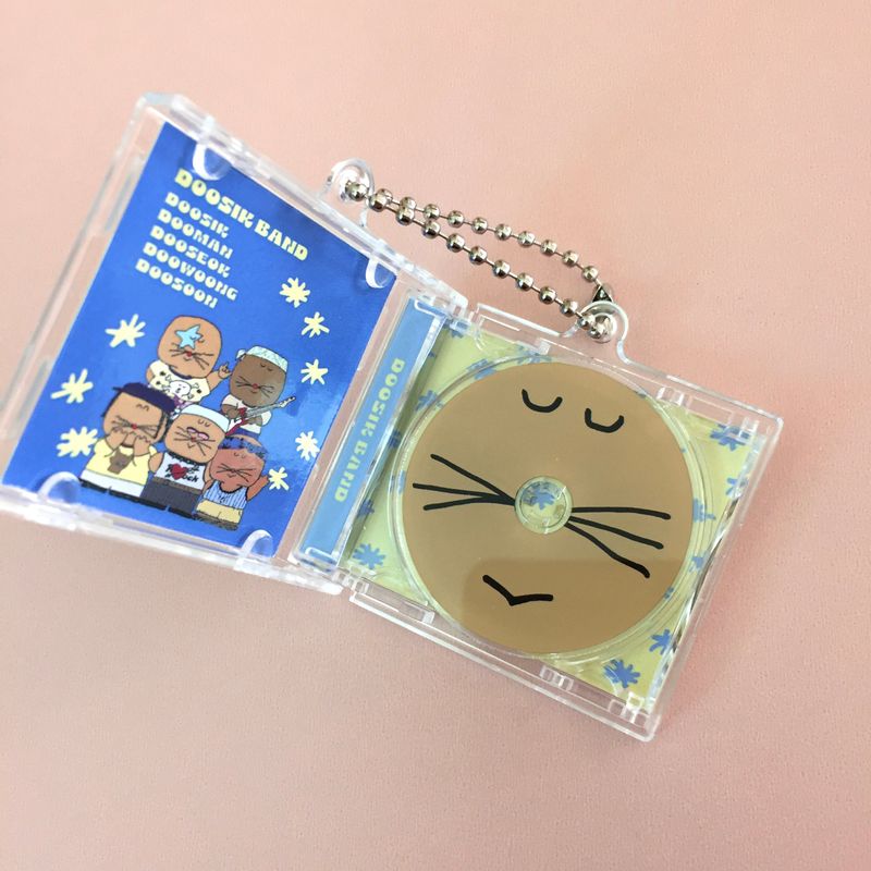 SEN STUDIO(センススタジオ)の「ドゥーシックバンド CD キーリング(トイ/キーホルダー)」