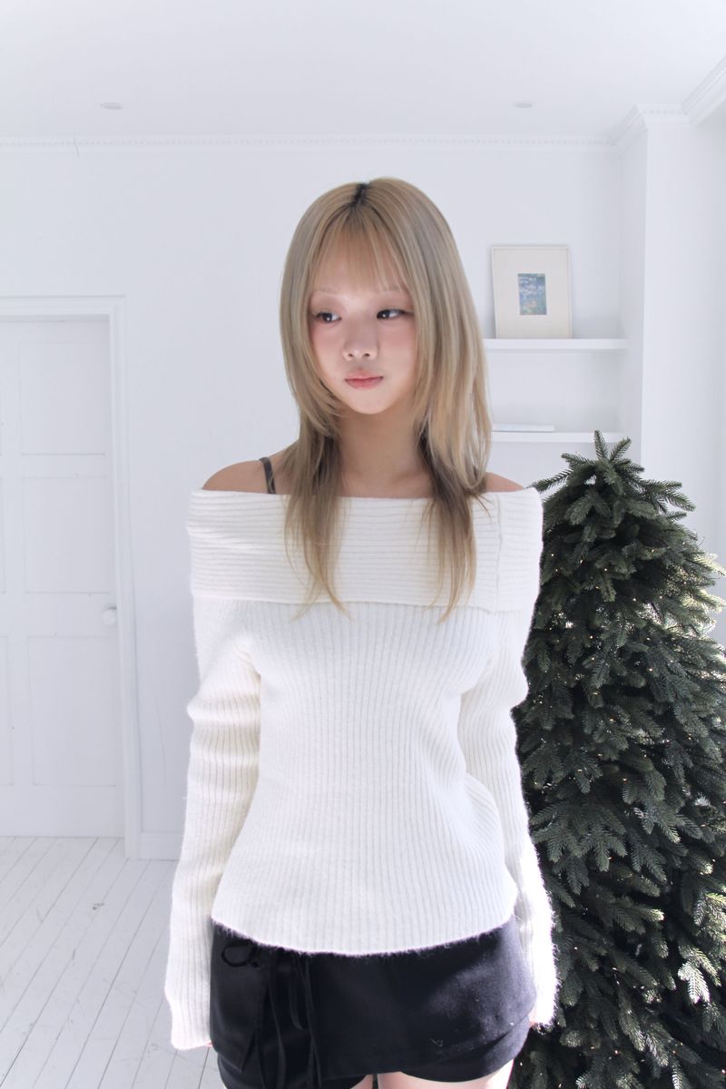 aoyu（アオユ）の「オフショルダールーズ長袖ニット (2color)（トップス）」
