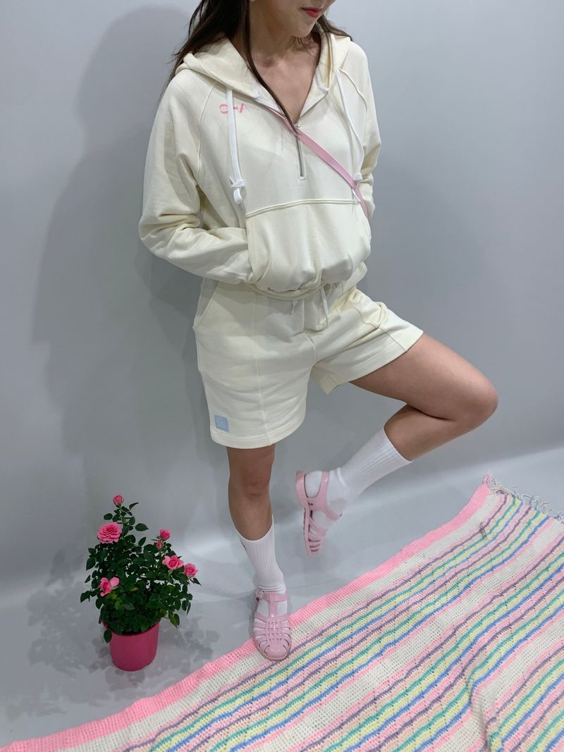 SHAKIRI(シャキリ)の「SHA CROPPED HOODIE _(2colors)(Tops)」
