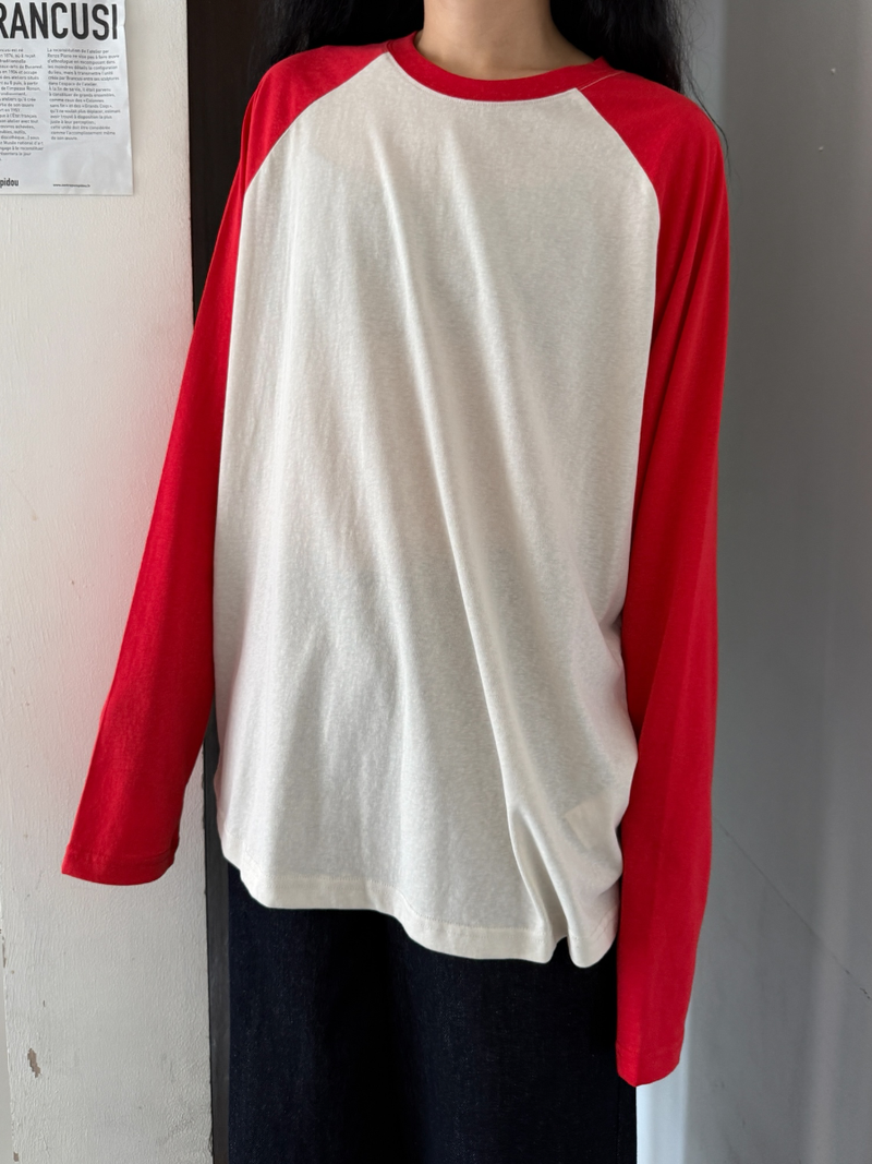 line raglan T