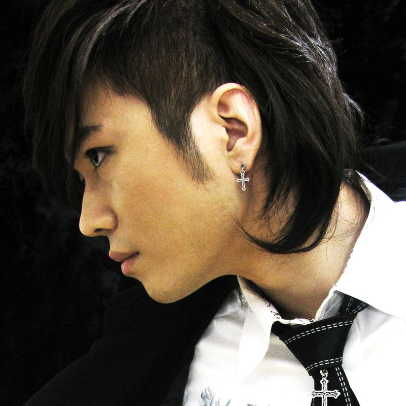 Grapevine-D1 cross silver earring