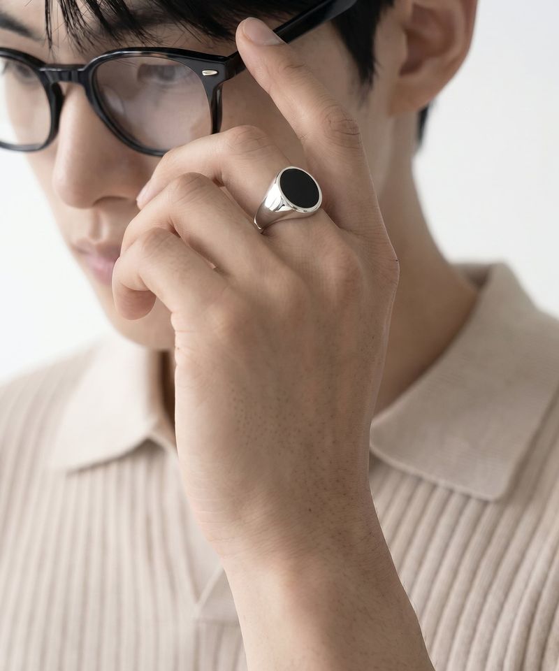 noirvy（ノイルビー）の「NR-303 Round Onyx Signet Surgical Ring（Accessories）」