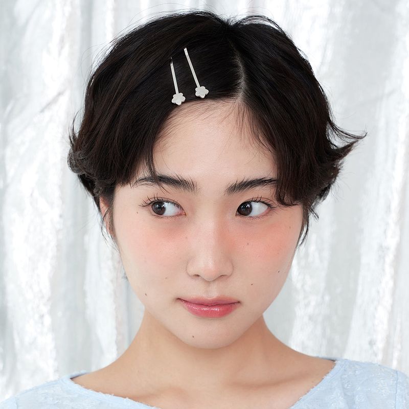 geegee（ジジ）の「[2SET] ペティフラワーヘアピン - シルバー（ヘアアクセサリー）」