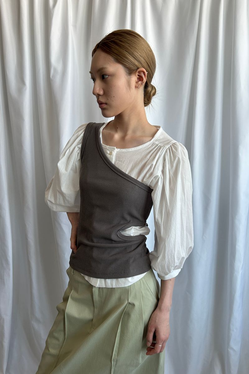 CUT-OUT ONE SHOULDER TOP [Brown]
