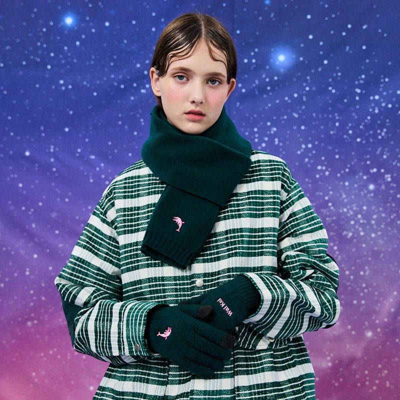 Dolphin cashmere muffler
