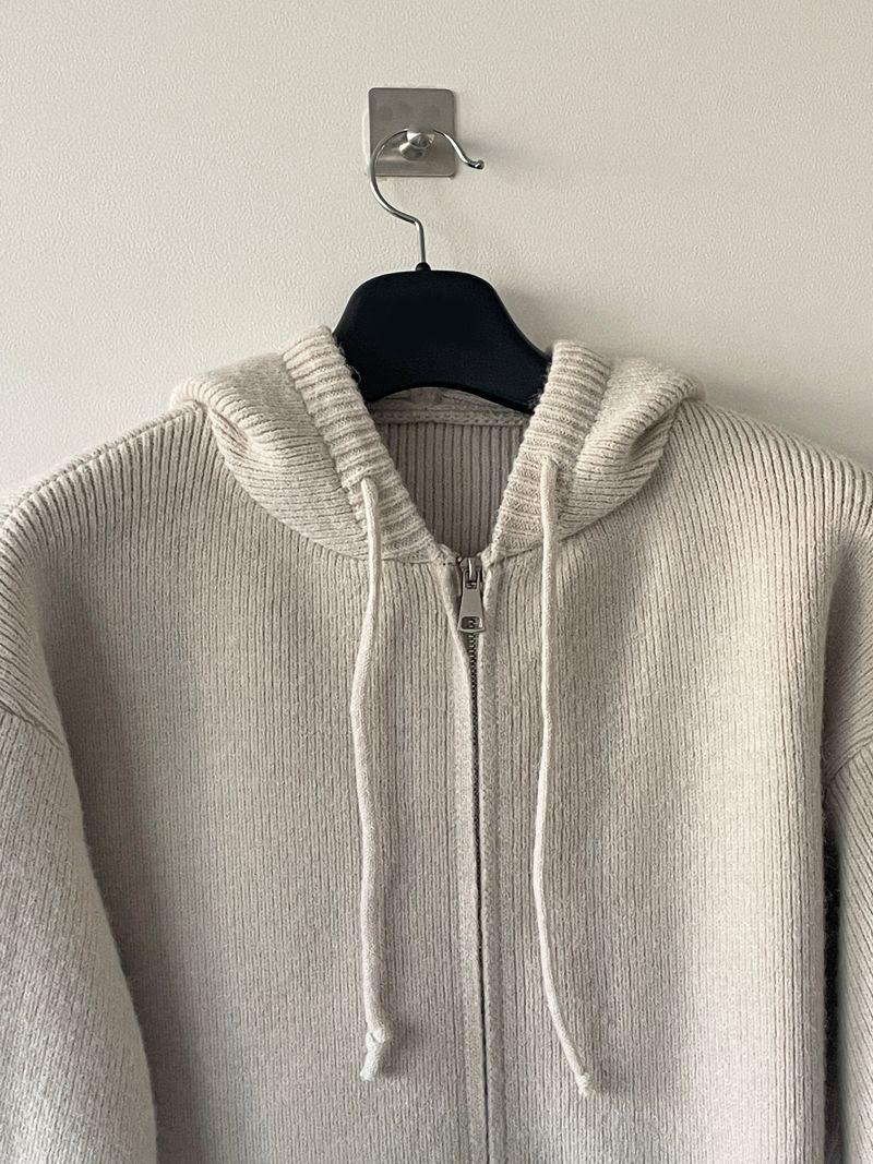 Chewy sweater hood zip up