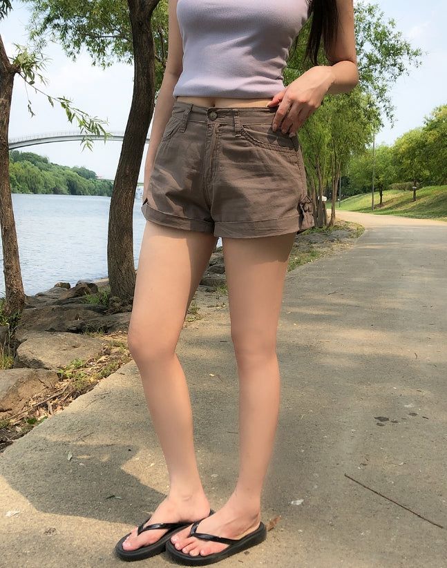 ULAN(ユレン)の「Mots Roll-up Button Shorts(Pants)」