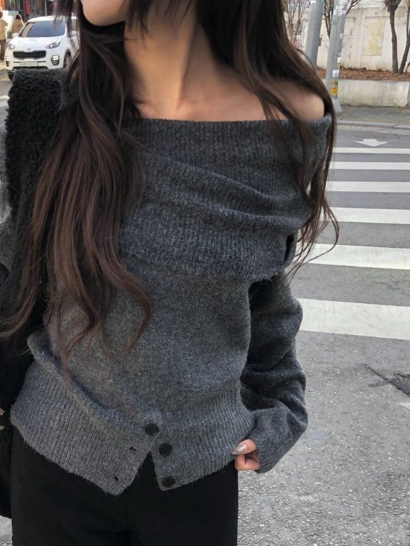 Denp Button Off-Shoulder Loose-Fit Knit