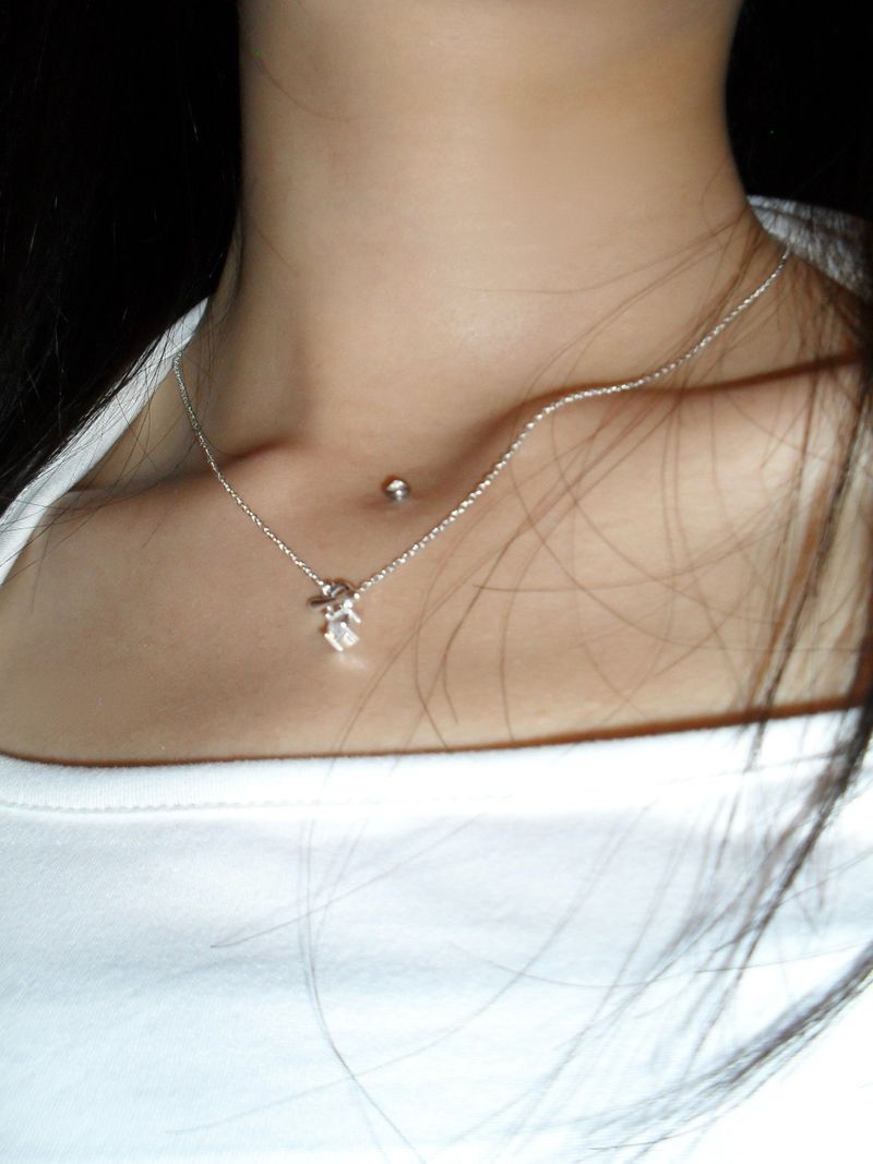 GLITTER STICK NECKLACE