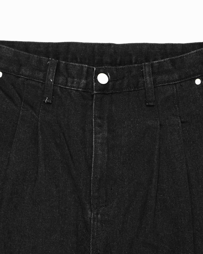 BASIC TWO TUCK BLACK DENIM