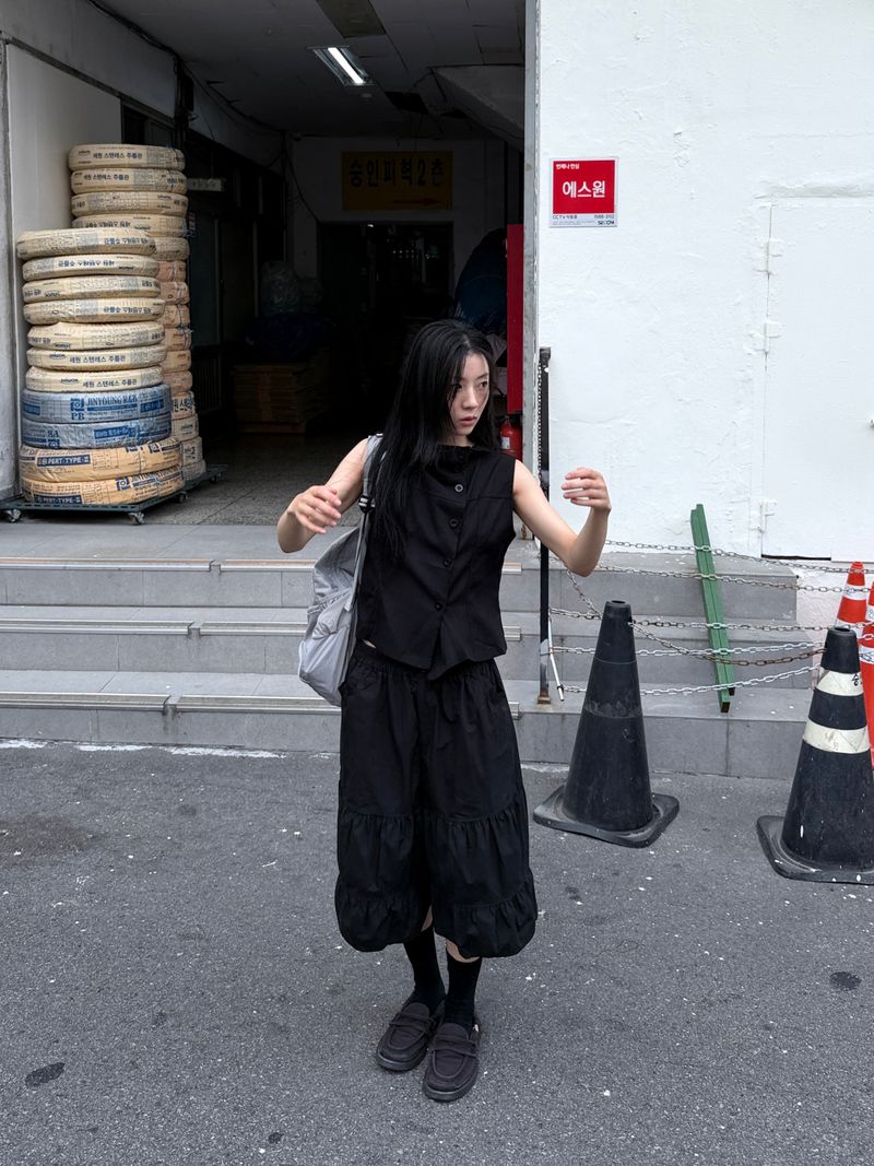  CROP SLEEVELESS SHIRT