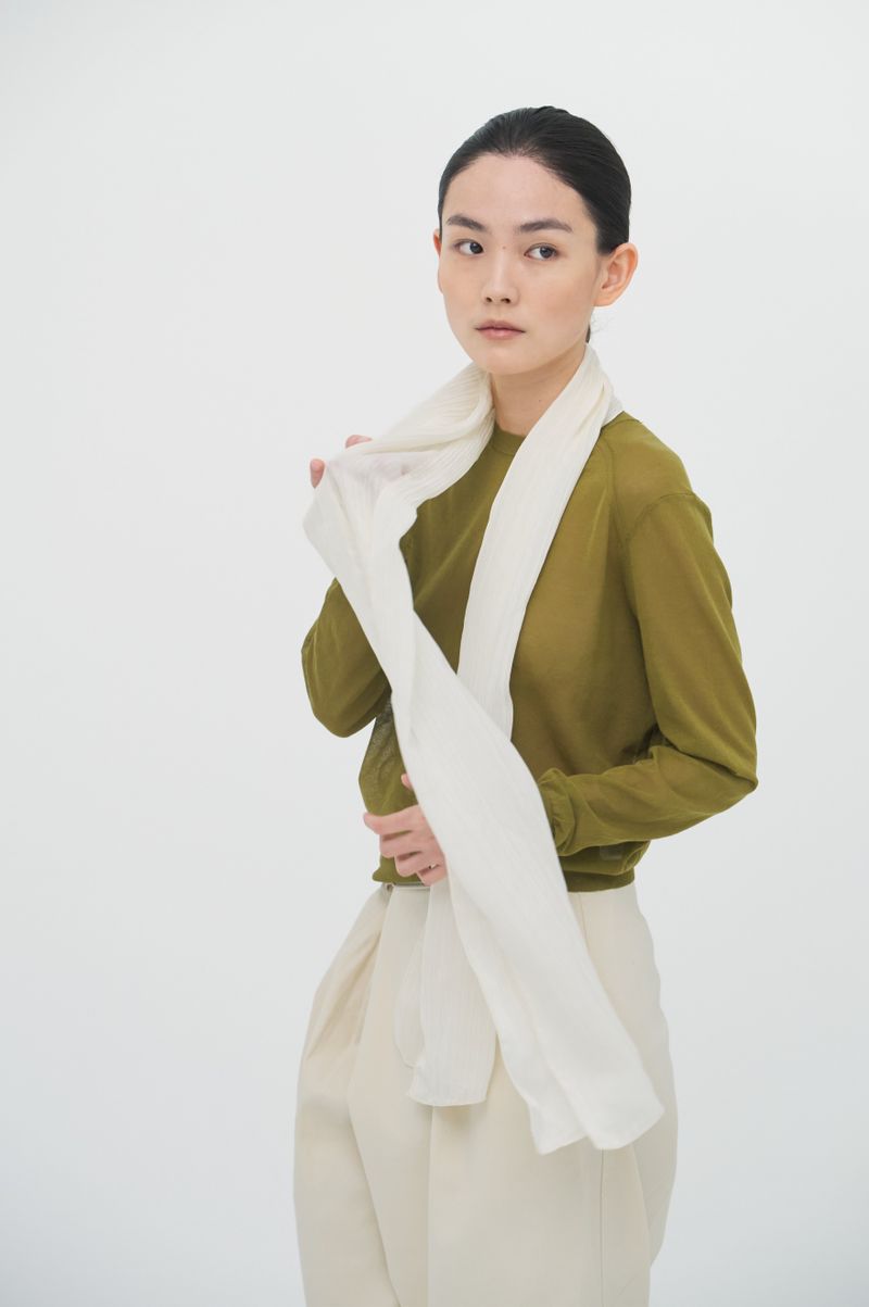 Airy pleats skin scarf_cream
