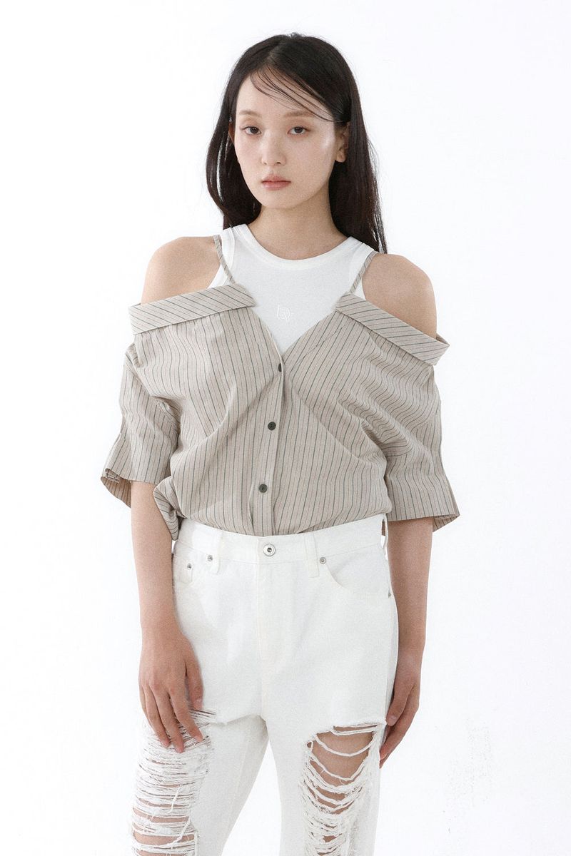 Loventina（ラヴェンティナ）の「LOOSE OFF-SHOULDER SHIRT_BEIGE（Tops）」