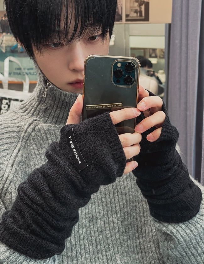 2PLAN（ツープラン）の「[LANARCH] Raven Knit Hand warmers（Fashion Accessories）」
