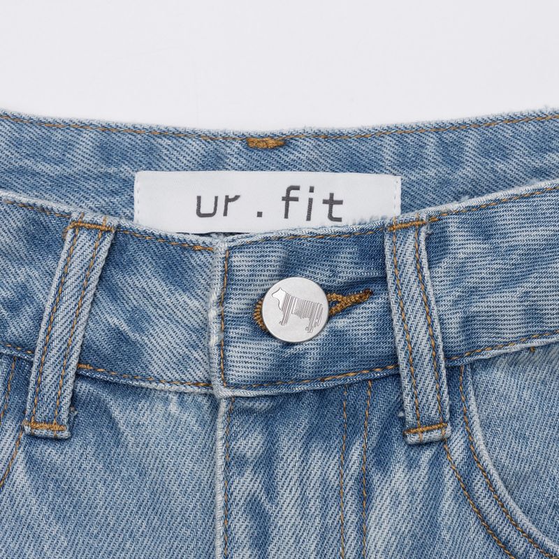 FLOWER EMBROIDERY LIGHT BLUE DENIM SHORTS code 18201